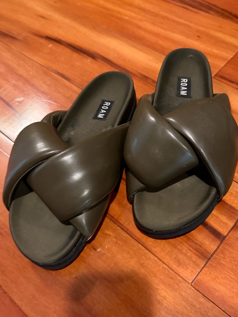 ROAM Olive Crisscross Padded Slide Sandals